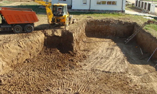 Рытье котлованов под фундамент в Усть-Джегуте – цена от 2555 руб. за м3 | 2Землекопа-Стд